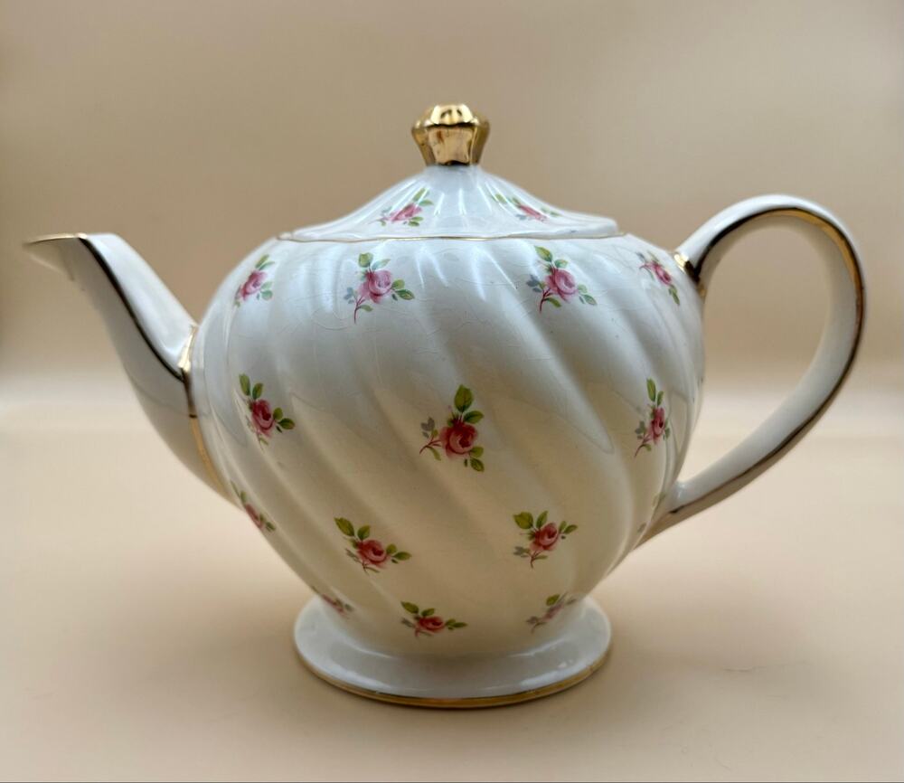 Vintage Sadler England Pink Rosebud Teapot White Gold Trim Swirl Tea Pot